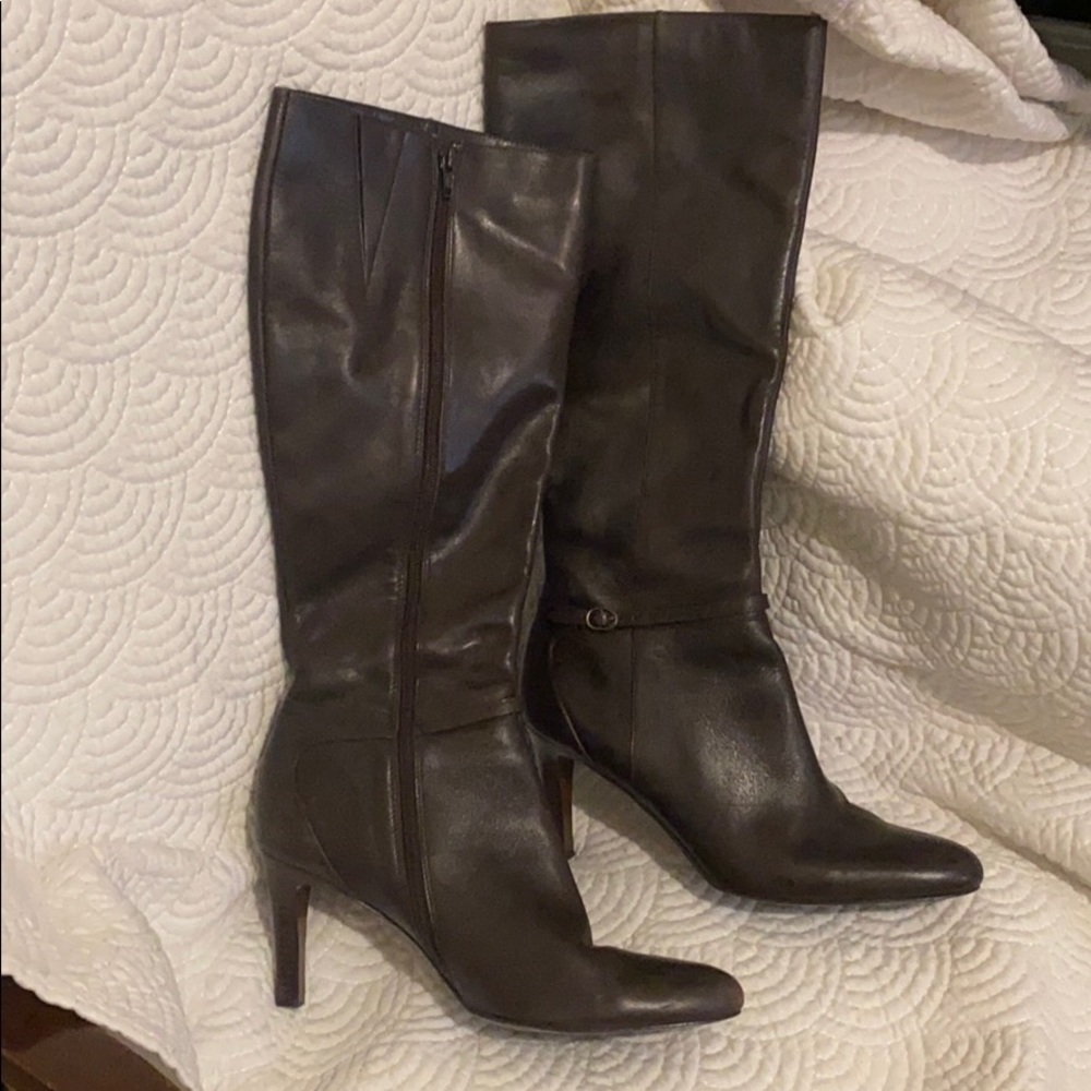 Women’s leather boots like new condition